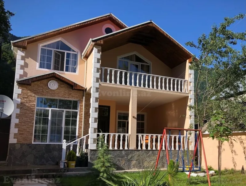 6 otaqlı Həyət evi 120 m² Qax Kirayə verilir
