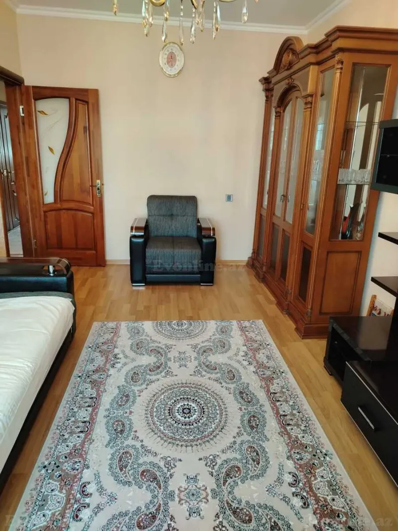 Satılır 3 otaqlı Mənzil Köhnə tikili 75 m² Xalqlar Dostluğu m. - şəkil 2