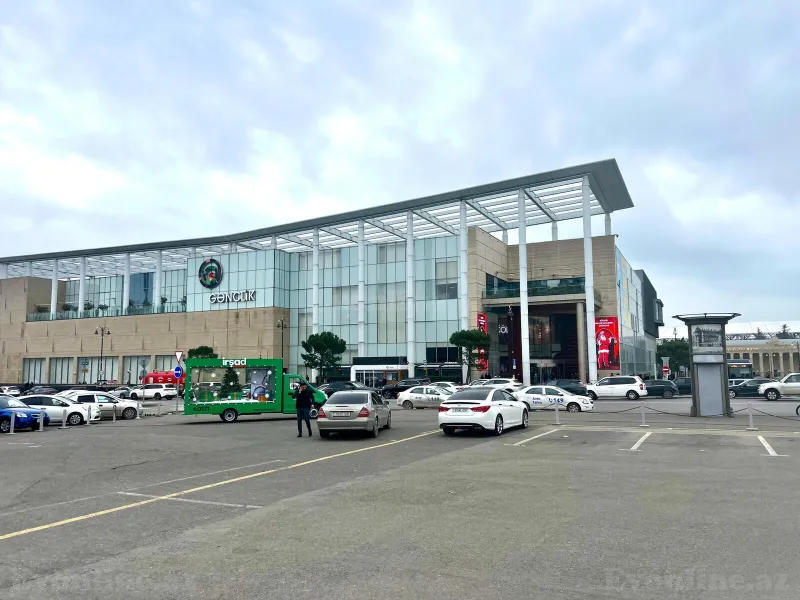 Satılır 3 otaqlı Mənzil Köhnə tikili 75 m² Gənclik m.