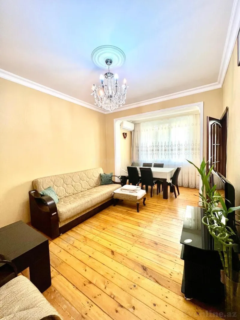 Satılır 3 otaqlı Mənzil Köhnə tikili 75 m² Gənclik m. - şəkil 2
