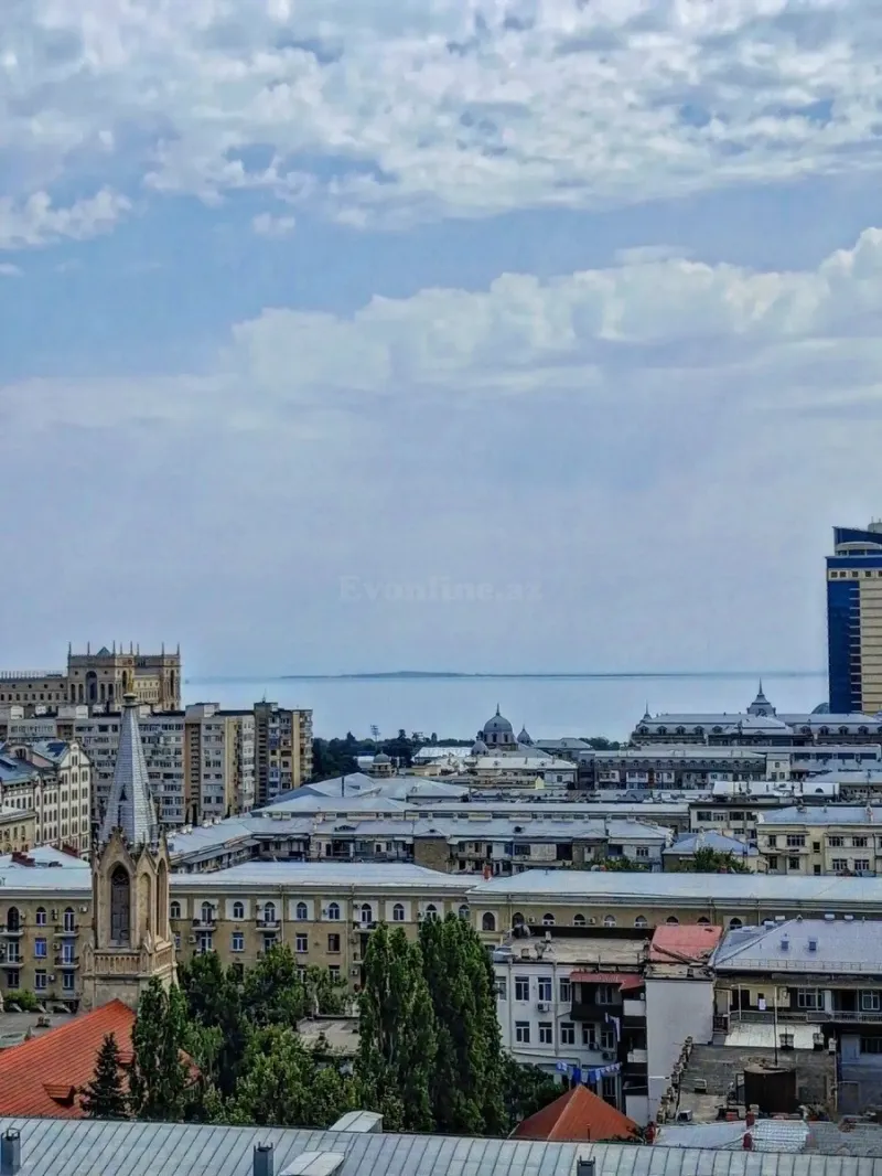 4 otaqlı Mənzil 200 m² 28 May m. Satılır