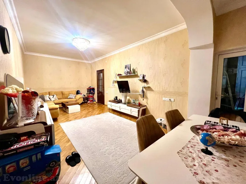 Satılır 2 otaqlı Mənzil Yeni tikili 90 m² 8 Noyabr m.