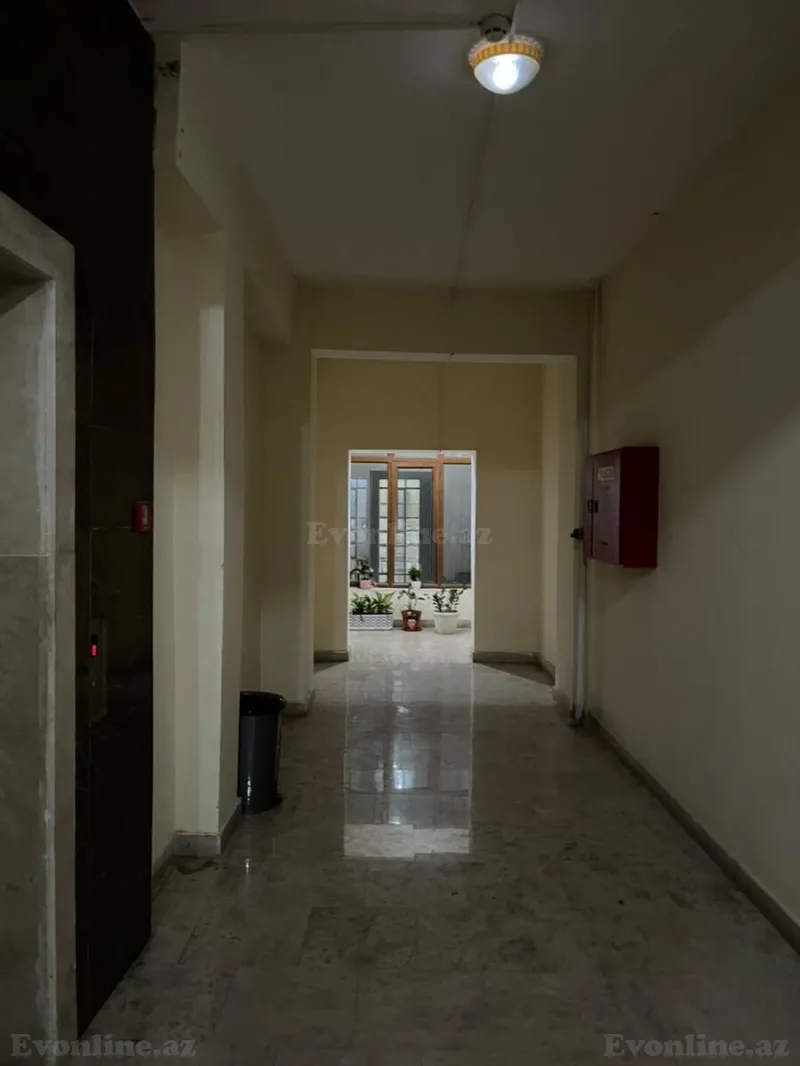 Kirayə verilir 3 otaqlı Mənzil Yeni tikili 135 m² İnşaatçılar m. - şəkil 19