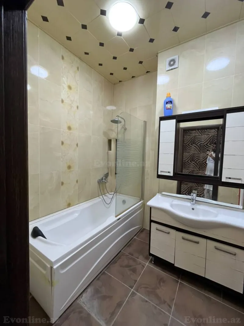 Kirayə verilir 3 otaqlı Mənzil Yeni tikili 135 m² İnşaatçılar m. - şəkil 23