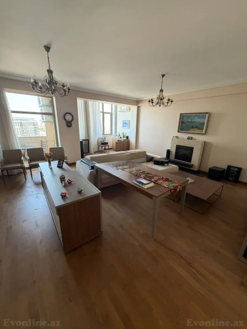 4 otaqlı Mənzil 220 m² Nizami m. Satılır