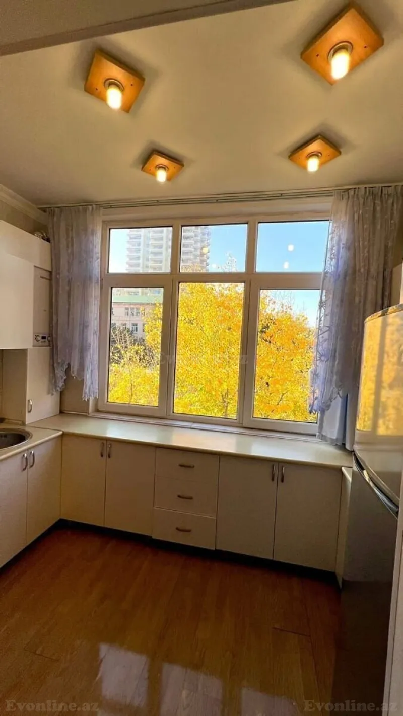Kirayə verilir 2 otaqlı Mənzil Köhnə tikili 52 m² Səbail r. - şəkil 16