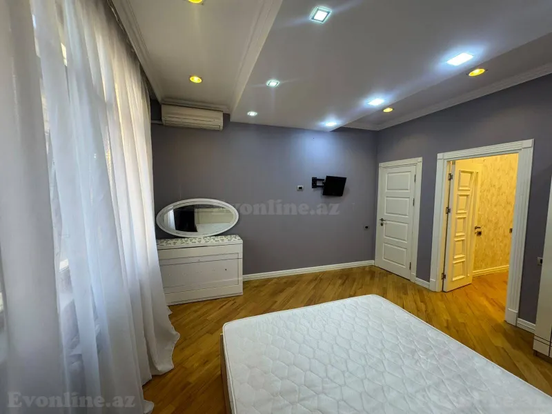 Kirayə verilir 4 otaqlı Mənzil Yeni tikili 160 m² İnşaatçılar m. - şəkil 8