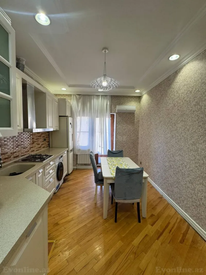 Kirayə verilir 4 otaqlı Mənzil Yeni tikili 160 m² İnşaatçılar m. - şəkil 10