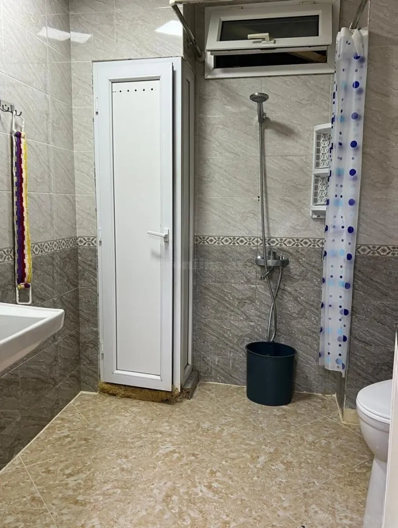 Kirayə verilir 3 otaqlı Mənzil Köhnə tikili 105 m² Səbail r. - şəkil 8