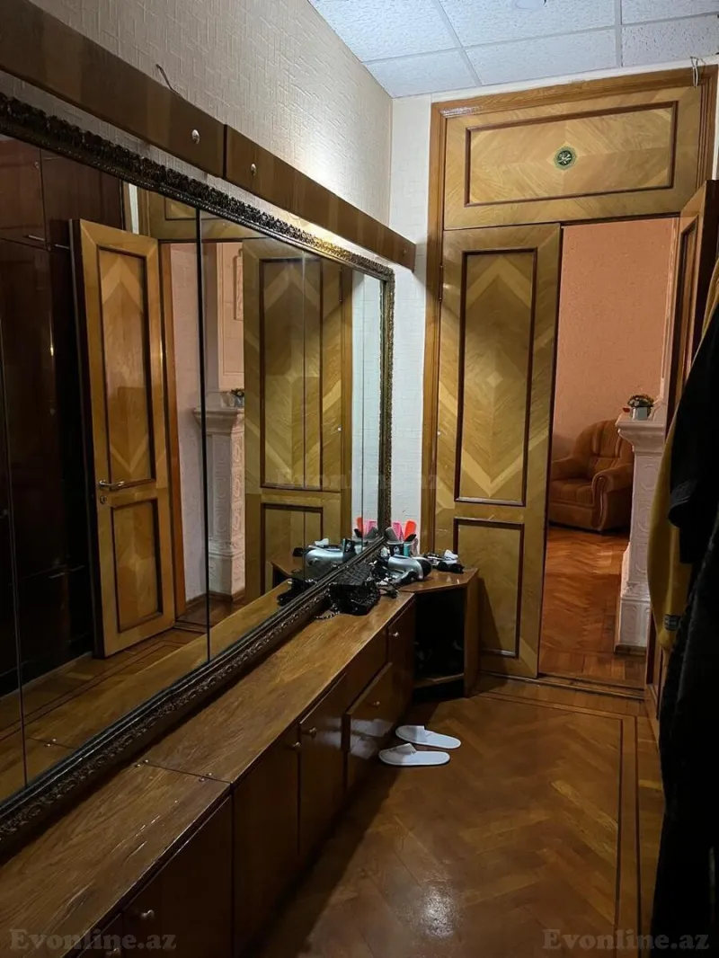 Satılır 5 otaqlı Mənzil Köhnə tikili 170 m² Nizami m.