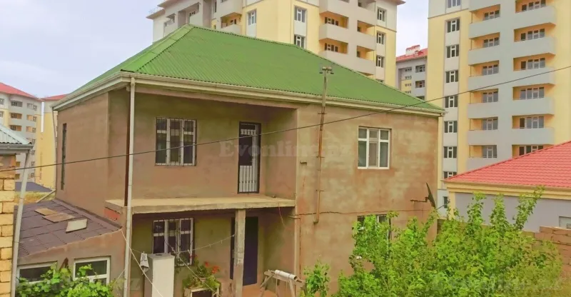 6 otaqlı Həyət evi 200 m² Xocəsən Satılır