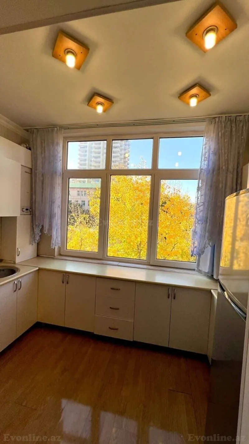 Kirayə verilir 2 otaqlı Mənzil Köhnə tikili 52 m² Səbail r. - şəkil 8