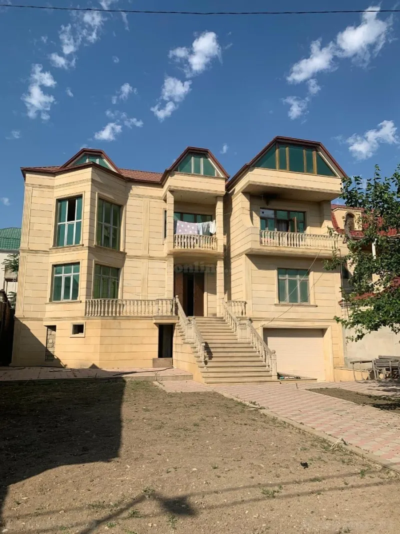 7 otaqlı Həyət evi 307 m² Bakıxanov Satılır