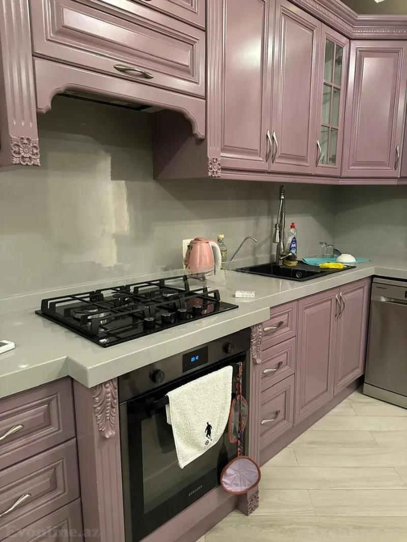 3 otaqlı Mənzil 108 m² 8 Noyabr m. Kirayə verilir