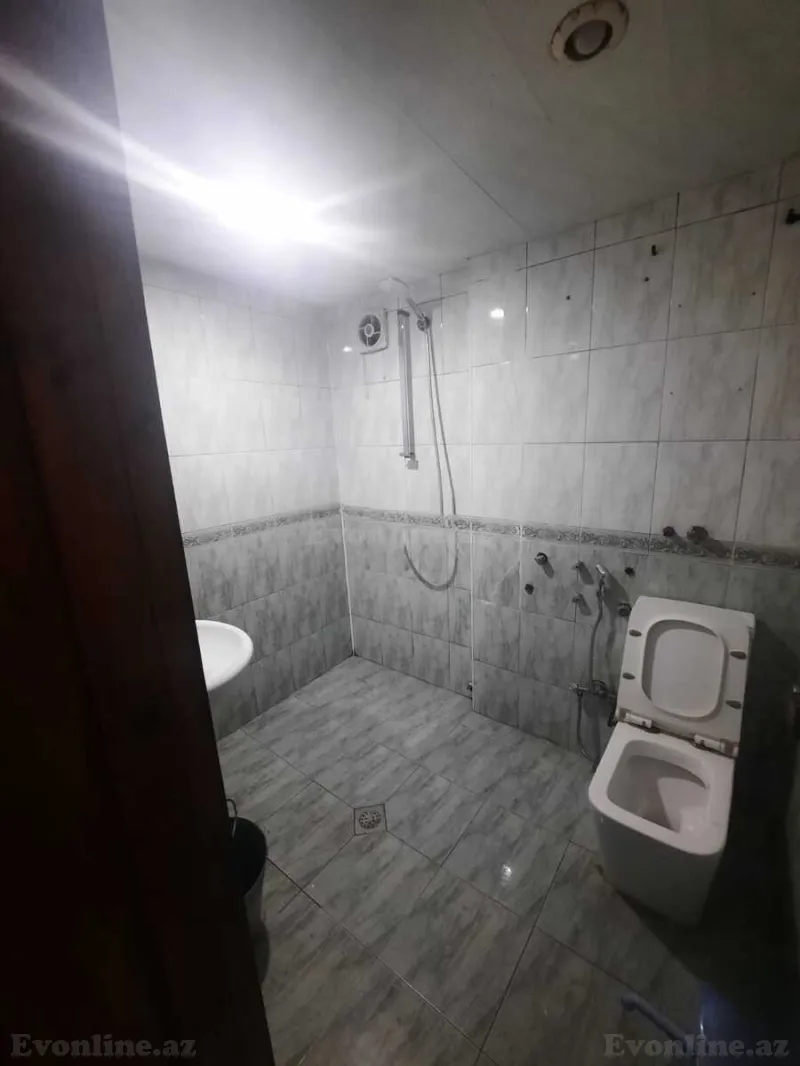 Kirayə verilir 3 otaqlı Mənzil Köhnə tikili 100 m² Nərimanov r. - şəkil 16