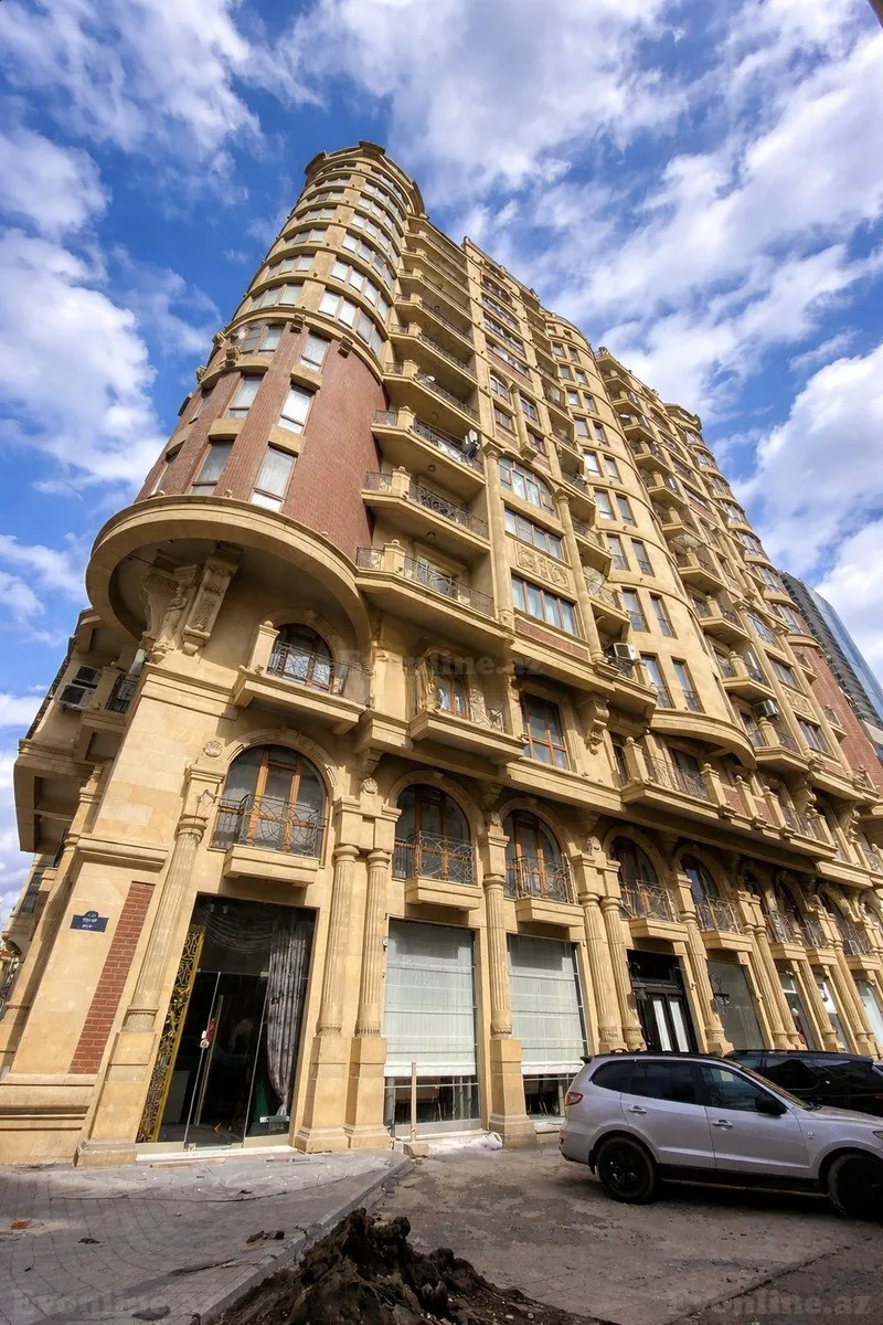 Satılır 4 otaqlı Mənzil Yeni tikili 210 m² Səbail r. - şəkil 2