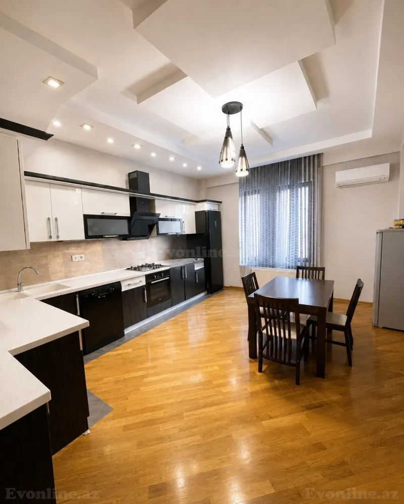 Satılır 4 otaqlı Mənzil Yeni tikili 210 m² Səbail r. - şəkil 4