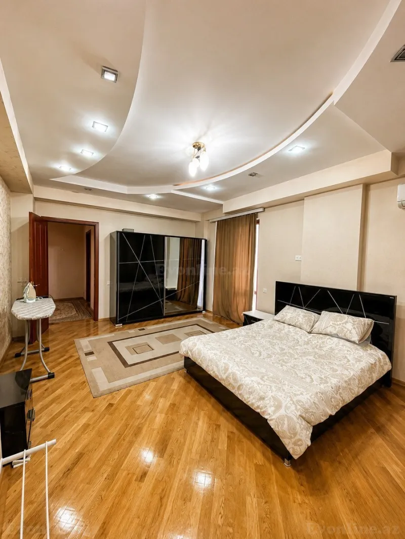 Satılır 4 otaqlı Mənzil Yeni tikili 210 m² Səbail r. - şəkil 5
