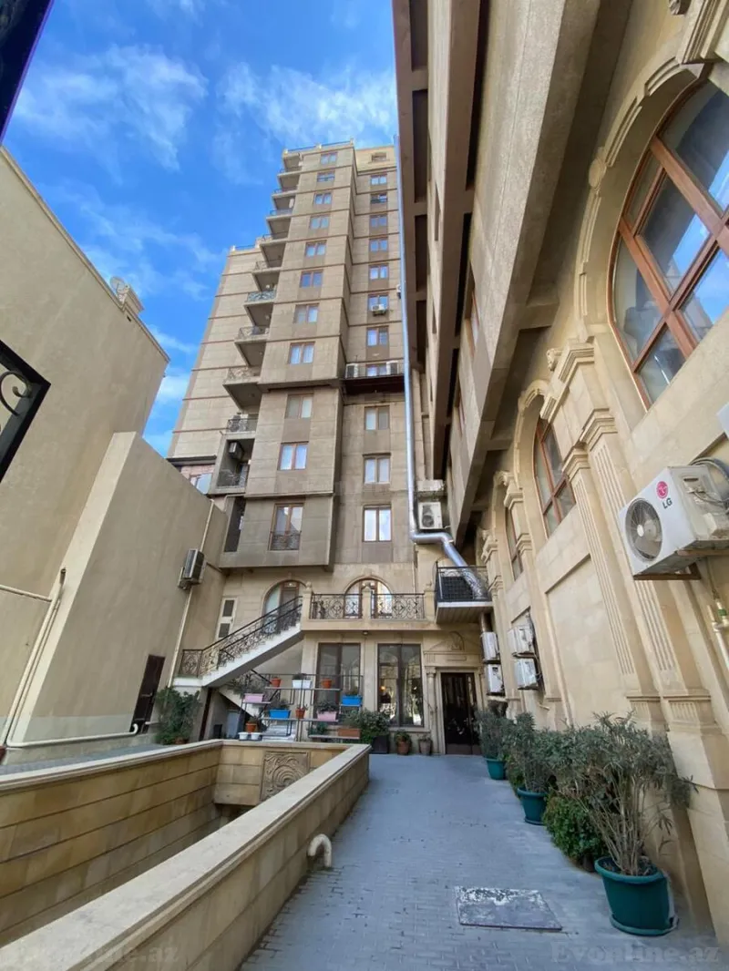 Satılır 4 otaqlı Mənzil Yeni tikili 210 m² Səbail r. - şəkil 14