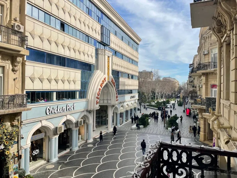 4 otaqlı Ofis 60 m² Səbail r. Kirayə verilir