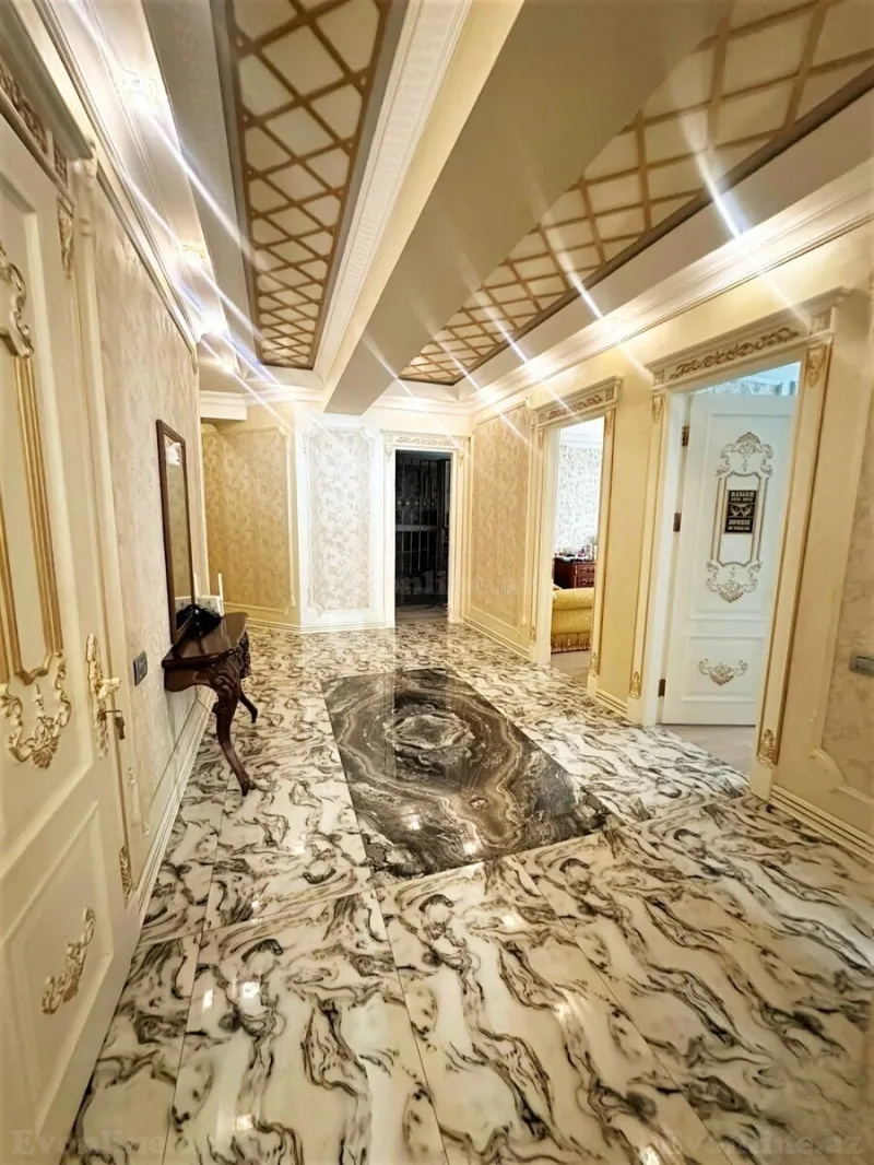4 otaqlı Mənzil 158 m² İnşaatçılar m. Satılır
