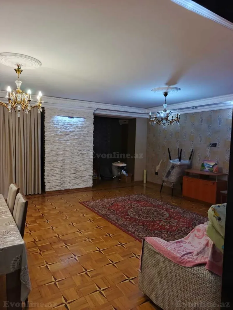 4 otaqlı Mənzil 115 m² İnşaatçılar m. Satılır