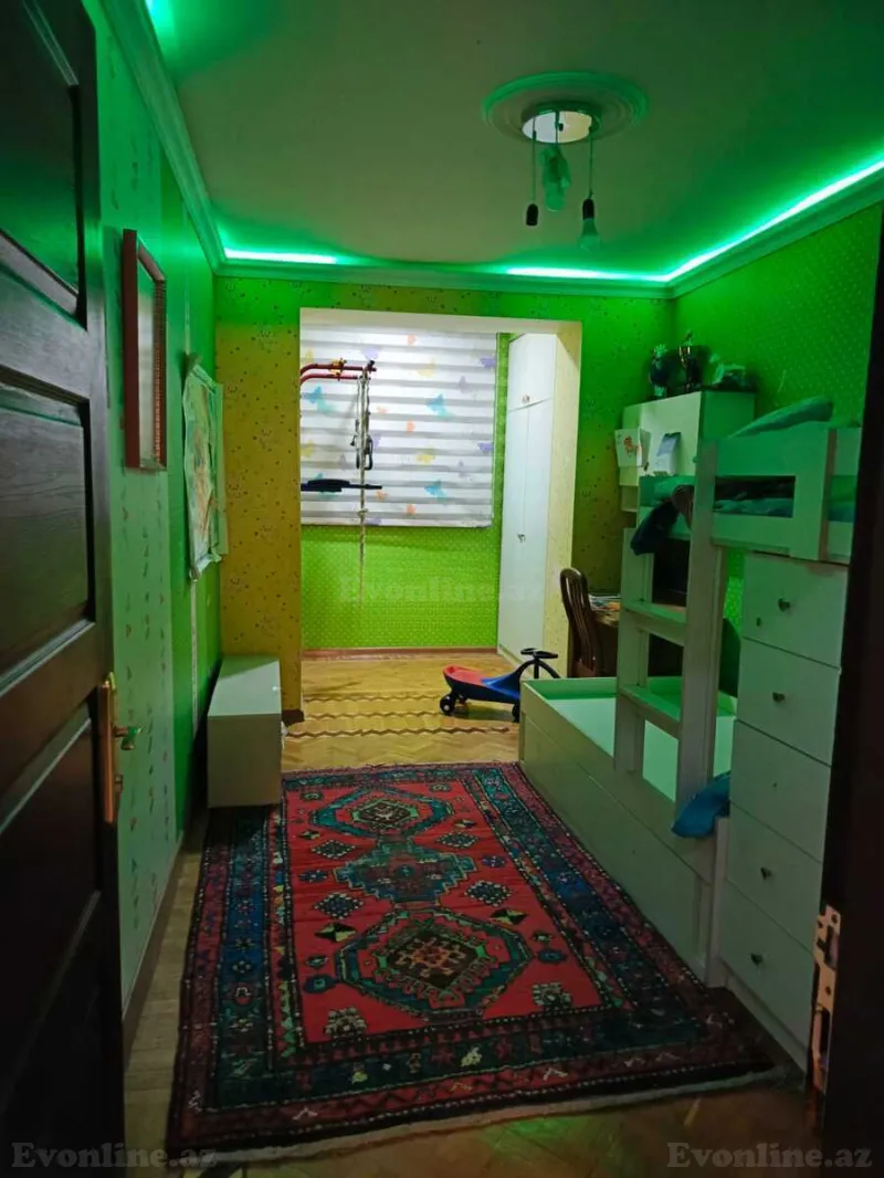 Satılır 4 otaqlı Mənzil Köhnə tikili 115 m² İnşaatçılar m. - şəkil 10