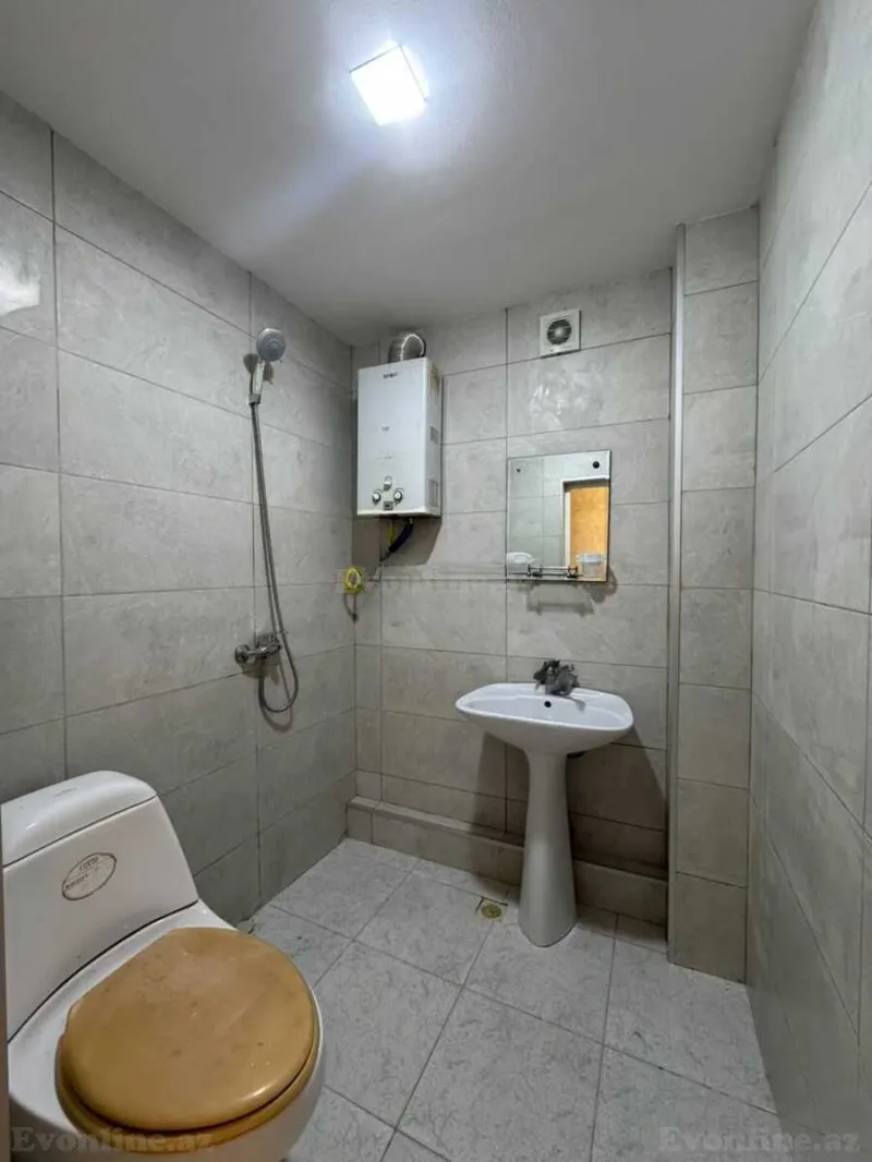 Satılır 2 otaqlı Mənzil Köhnə tikili 30 m² İnşaatçılar m. - şəkil 2