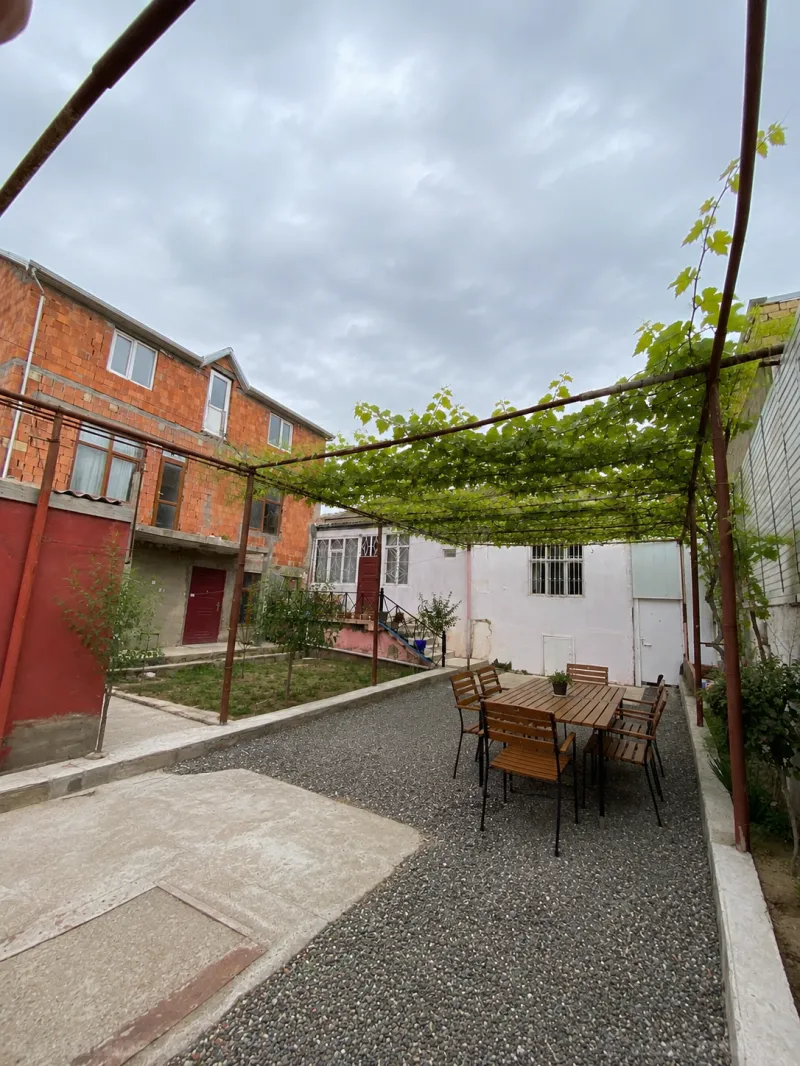 11 otaqlı Həyət evi 366 m² Saray Satılır