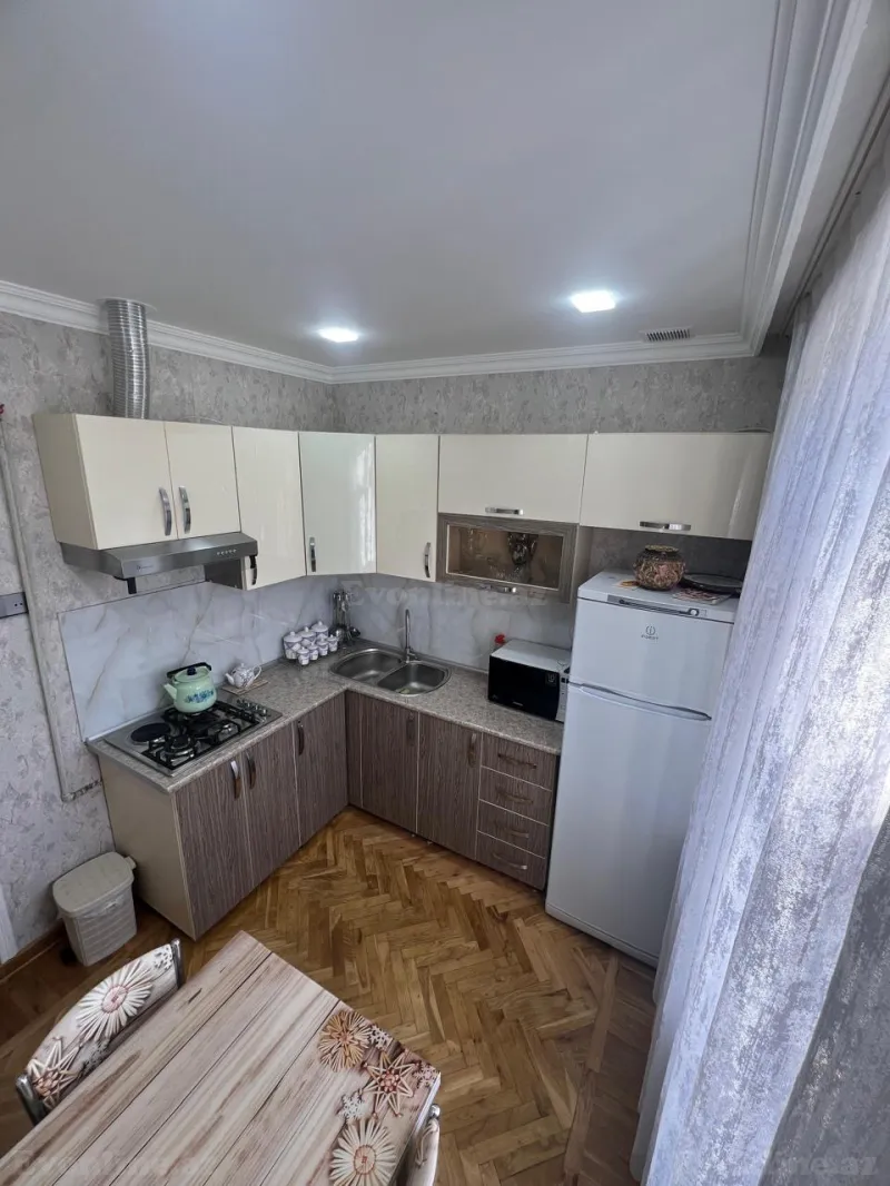 Satılır 3 otaqlı Mənzil Köhnə tikili 65 m² H.Cavid pr. - şəkil 2