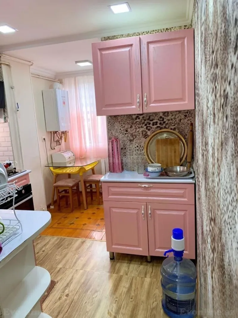 Kirayə verilir 2 otaqlı Mənzil Köhnə tikili 60 m² Elmlər Akademiyası m.