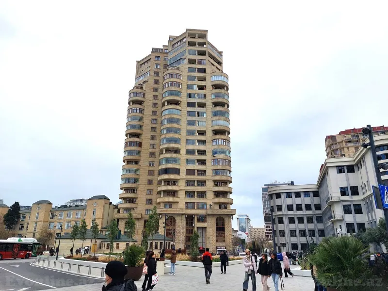 Satılır 4 otaqlı Mənzil Yeni tikili 180 m² 28 May m.