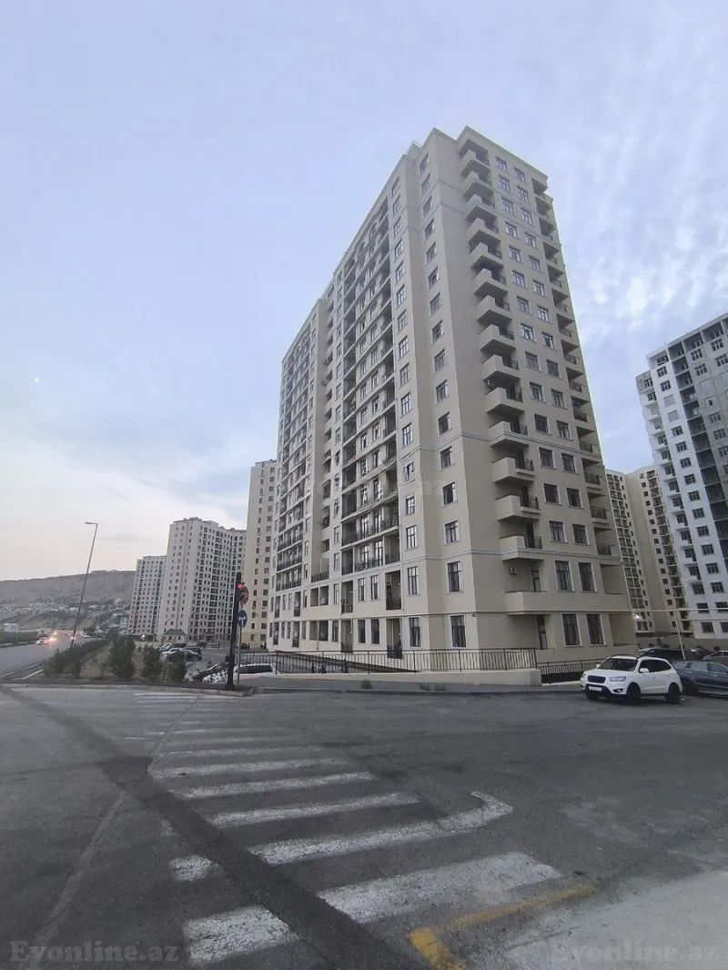 Satılır 3 otaqlı Mənzil Yeni tikili 95 m² Səbail r. - şəkil 2