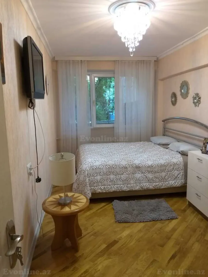Kirayə verilir 3 otaqlı Mənzil Köhnə tikili 90 m² Nərimanov r.