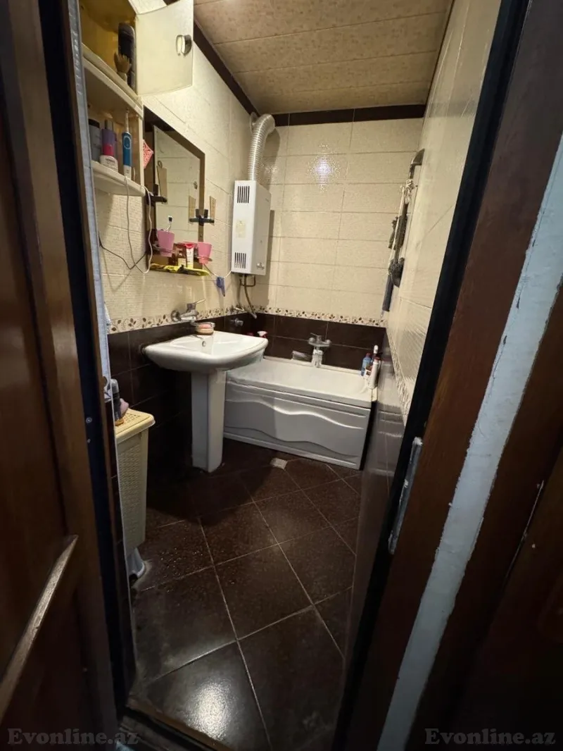 Satılır 3 otaqlı Mənzil Köhnə tikili 85 m² Xalqlar Dostluğu m. - şəkil 3