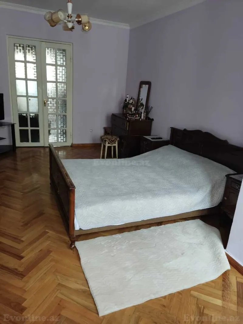 Kirayə verilir 3 otaqlı Mənzil Köhnə tikili 90 m² Elmlər Akademiyası m.