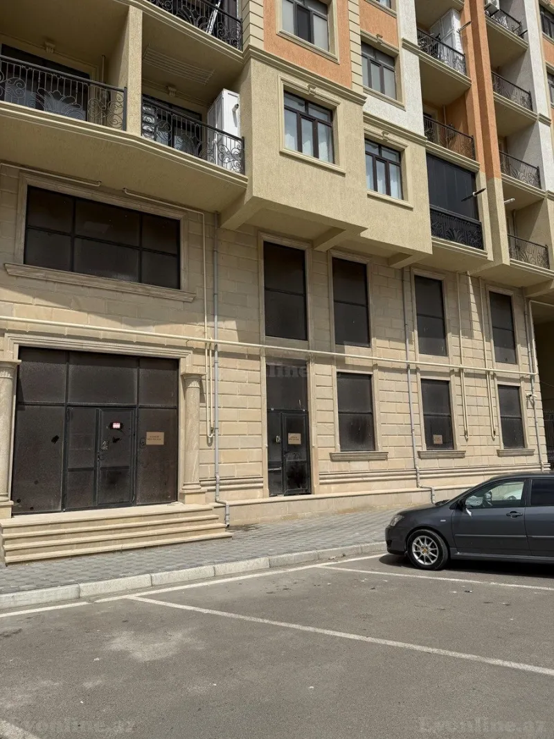 8 otaqlı Ofis 300 m² Sumqayıt Satılır