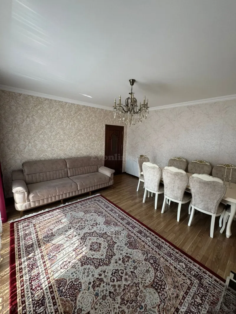 Satılır 4 otaqlı Mənzil Köhnə tikili 110 m² Elmlər Akademiyası m.