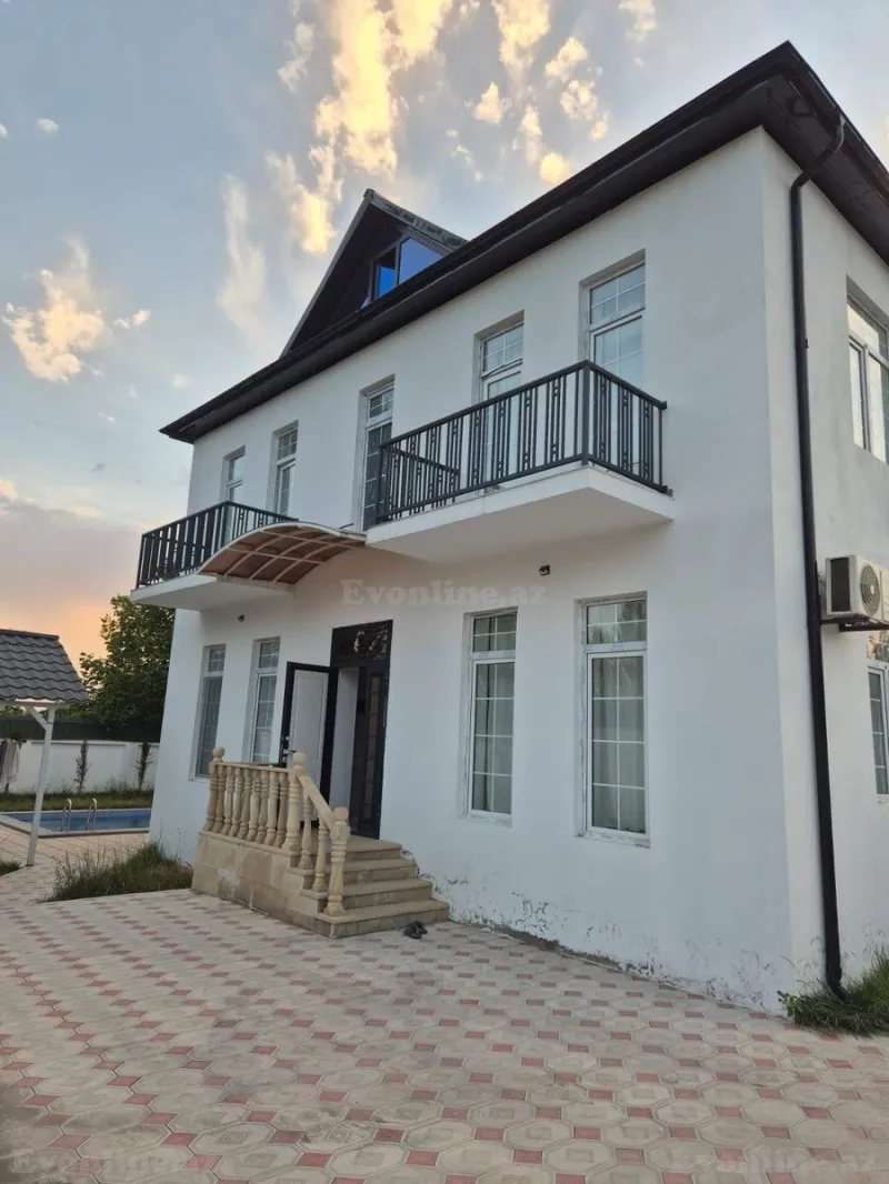 Kirayə verilir 10 otaqlı Həyət evi 200 m² Qəbələ