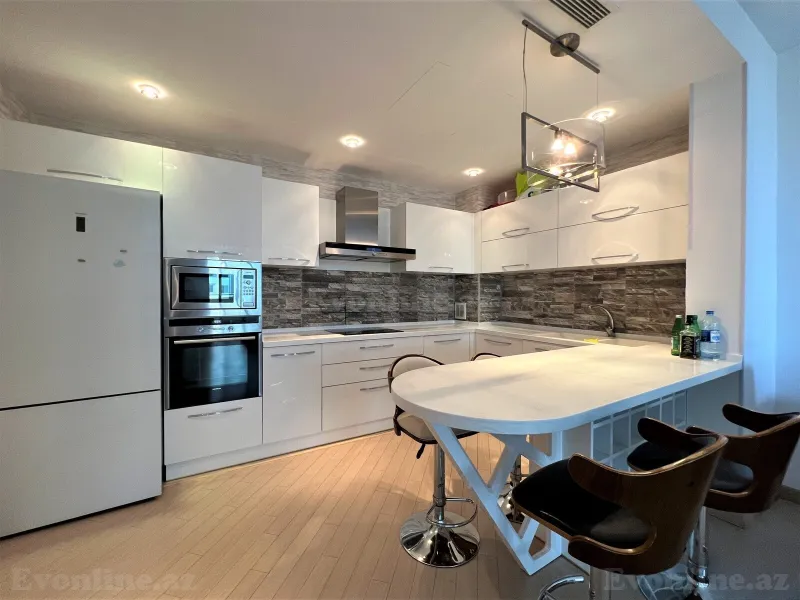 Kirayə verilir 3 otaqlı Mənzil Yeni tikili 150 m² Səbail r. - şəkil 5