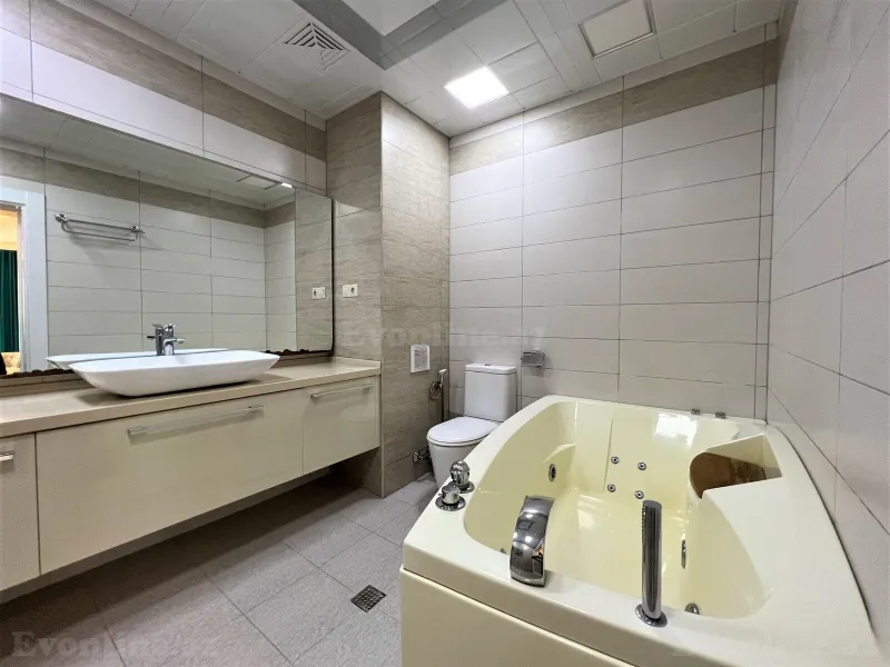 Kirayə verilir 3 otaqlı Mənzil Yeni tikili 150 m² Səbail r. - şəkil 9