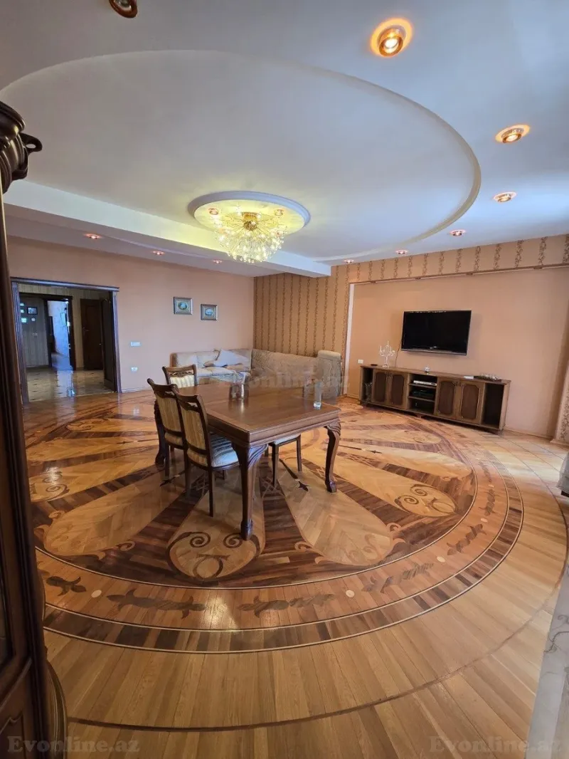 Satılır 3 otaqlı Mənzil Yeni tikili 161 m² 28 May m.