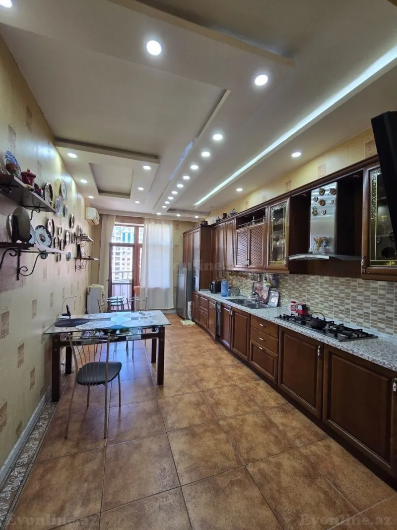 Satılır 3 otaqlı Mənzil Yeni tikili 161 m² 28 May m. - şəkil 2