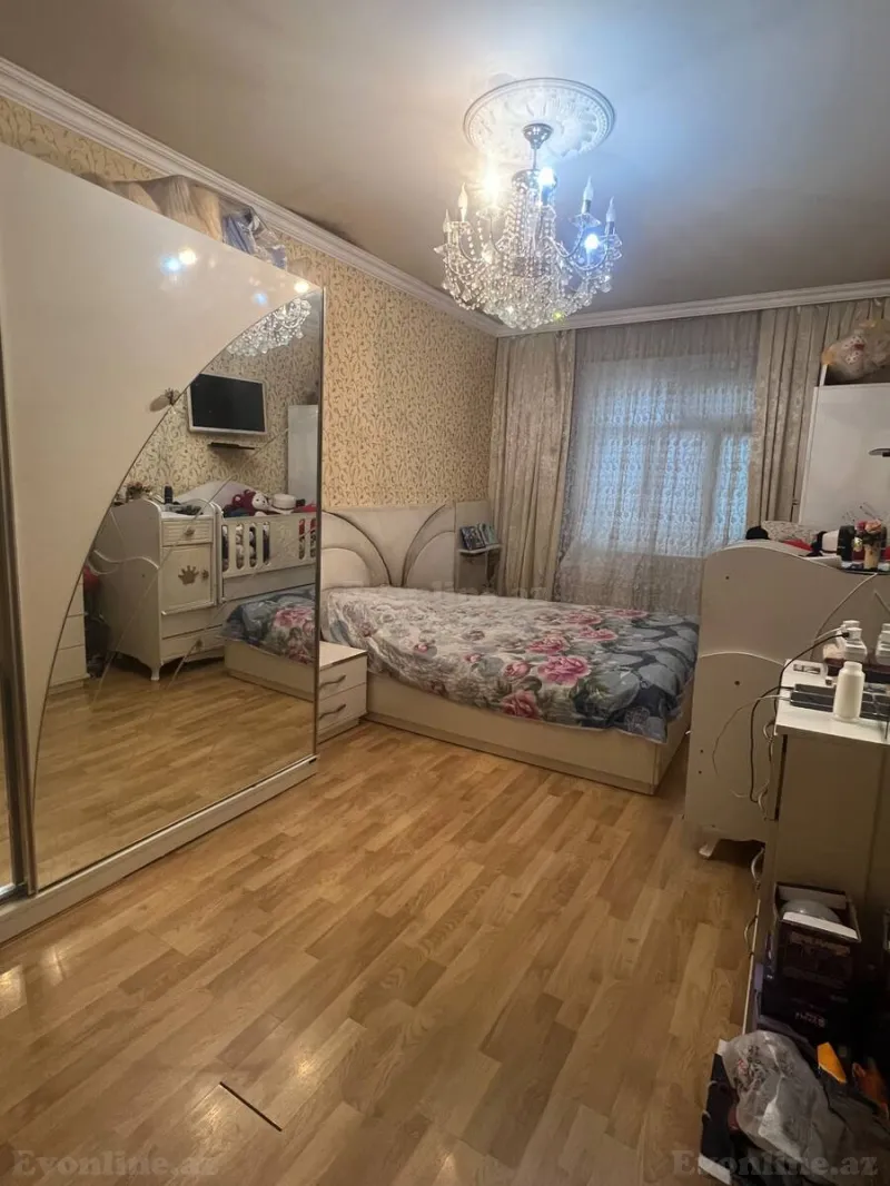 Satılır 2 otaqlı Mənzil Köhnə tikili 58 m² Bakıxanov