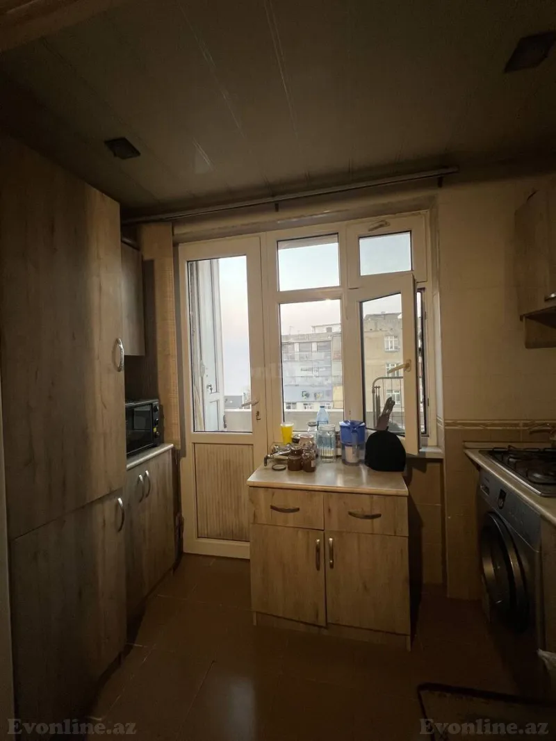 Satılır 2 otaqlı Mənzil Köhnə tikili 58 m² Bakıxanov - şəkil 3