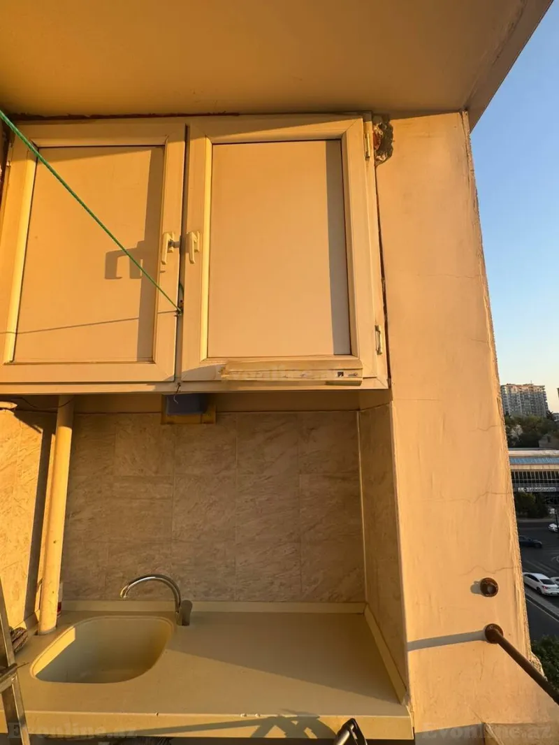 Kirayə verilir 4 otaqlı Mənzil Yeni tikili 150 m² İnşaatçılar m. - şəkil 27