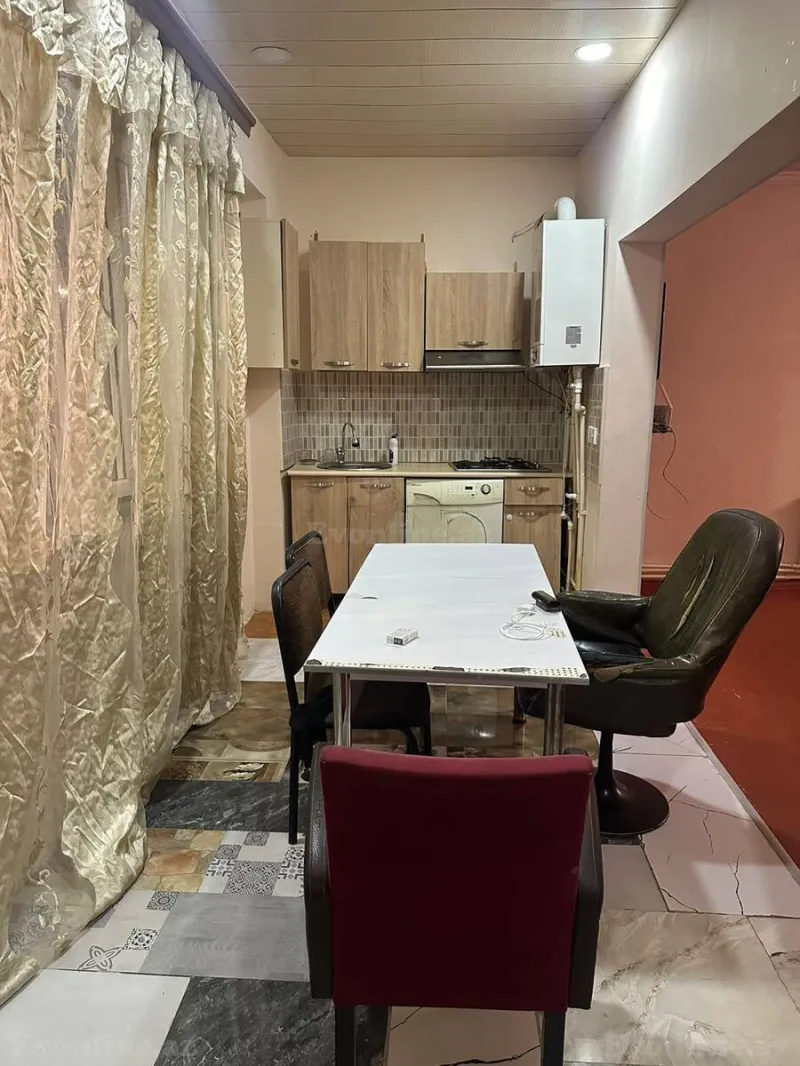 Kirayə verilir 3 otaqlı Mənzil Köhnə tikili 120 m² Elmlər Akademiyası m.