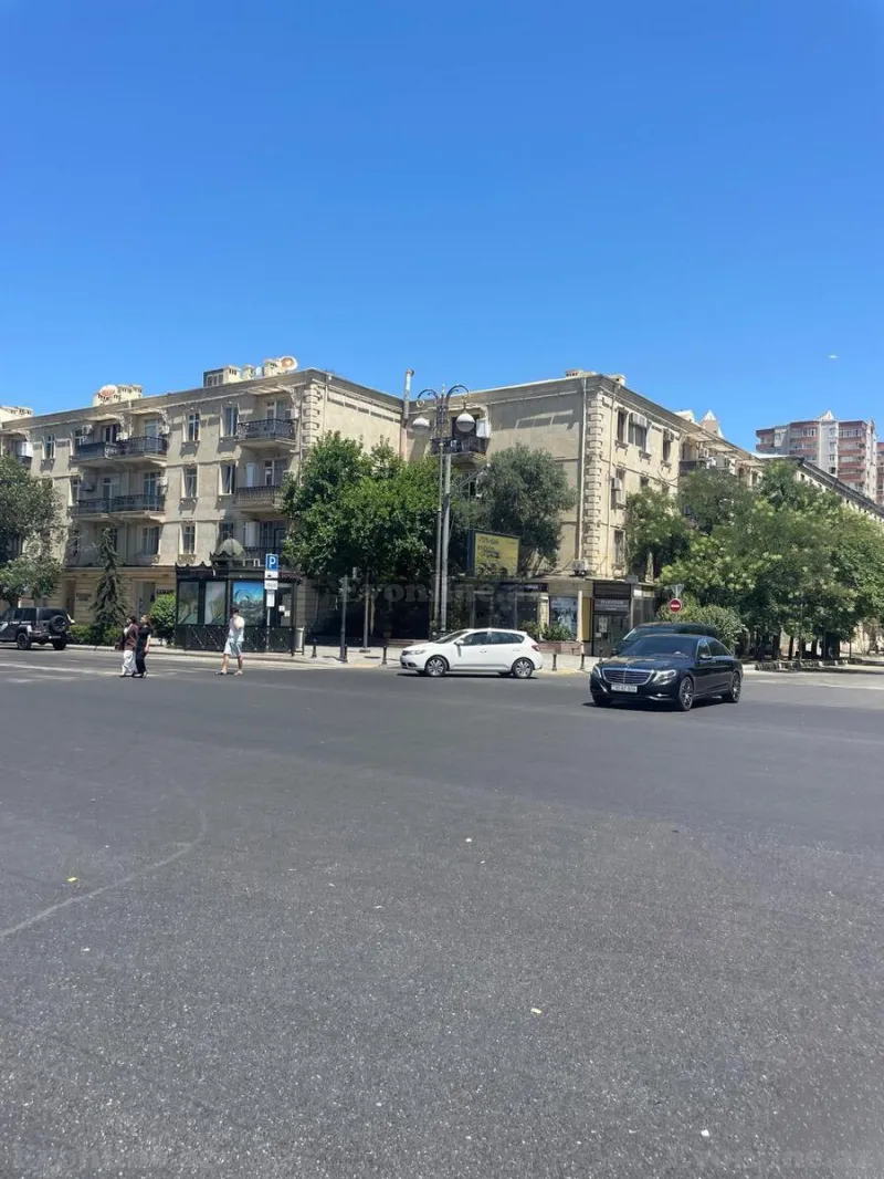 Obyekt 80 m² Elmlər Akademiyası m. Satılır