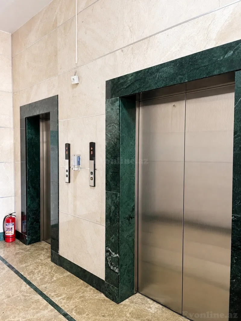 Satılır 2 otaqlı Mənzil Yeni tikili 100 m² 8 Noyabr m. - şəkil 13