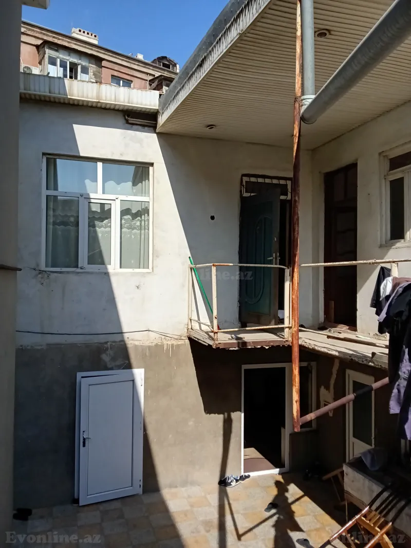 Satılır 6 otaqlı Həyət evi 2.5 m² 28 May m. - şəkil 4